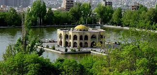 ائل گلی در اولین ساعات سال ۹۶ قربانی گرفت
