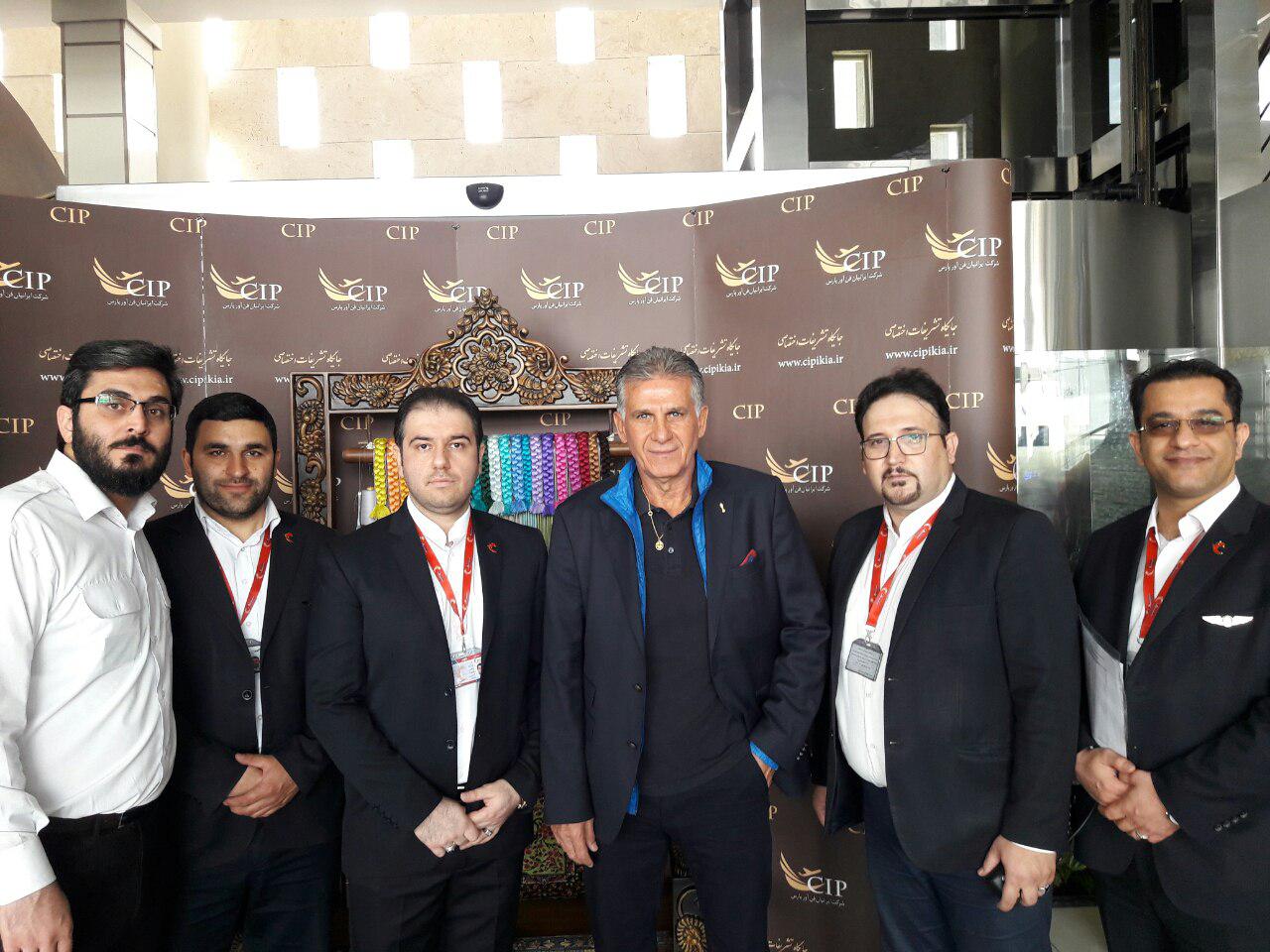بازیکنان تیم ملی بر بال آتا