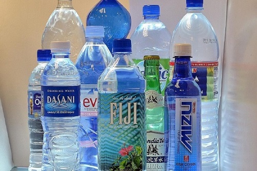 فروش آب معدنی‌های خارجی با وجود ممنوعیت واردات
