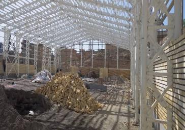 پروژه احداث سالن ورزشی شهید تجلایی وارد مرحله اجرای دیوارکشی و تیرچه گذاری شد